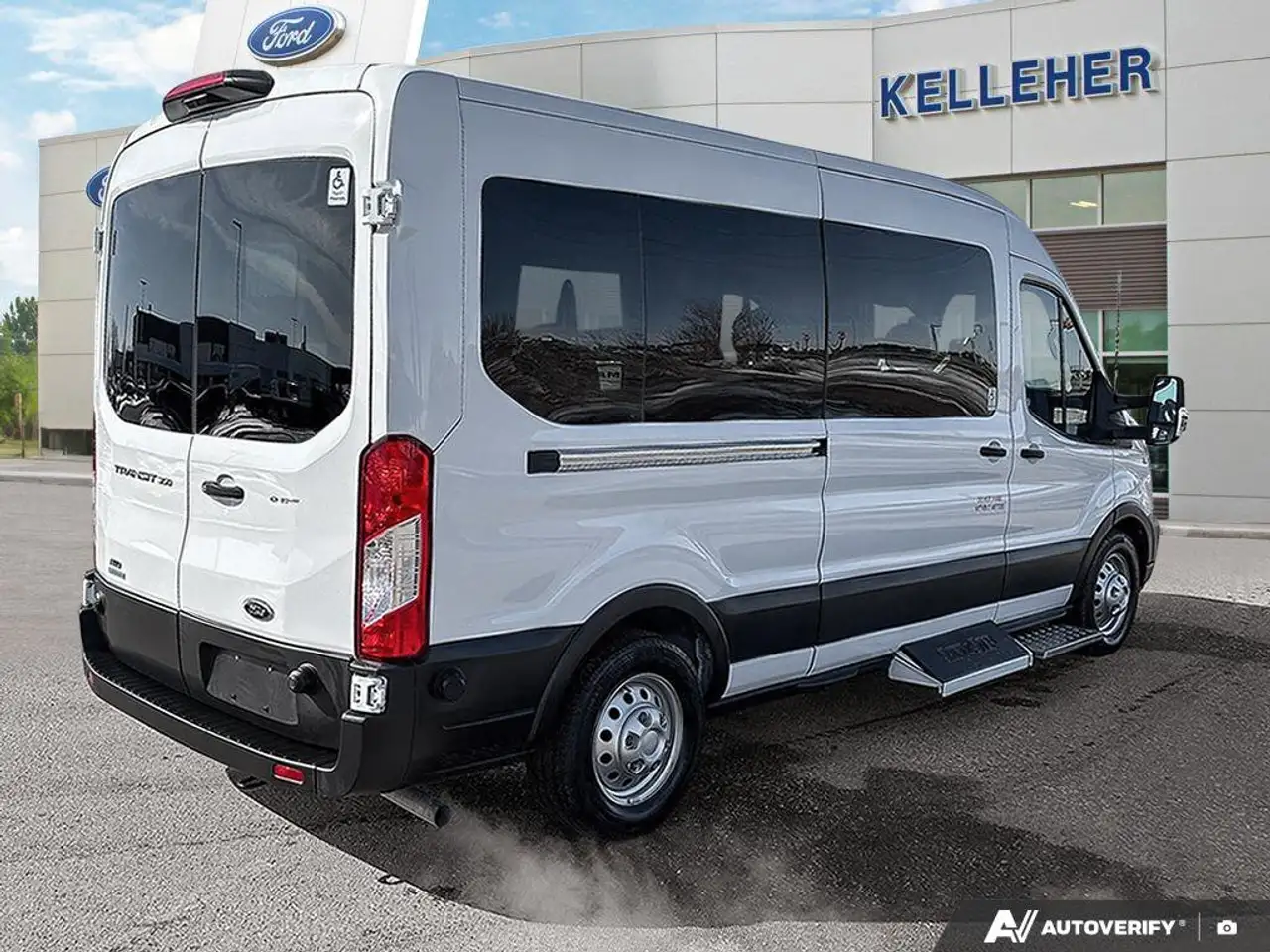 Ford Transit Passenger Wagon снимка Ford Transit Passenger Wagon
