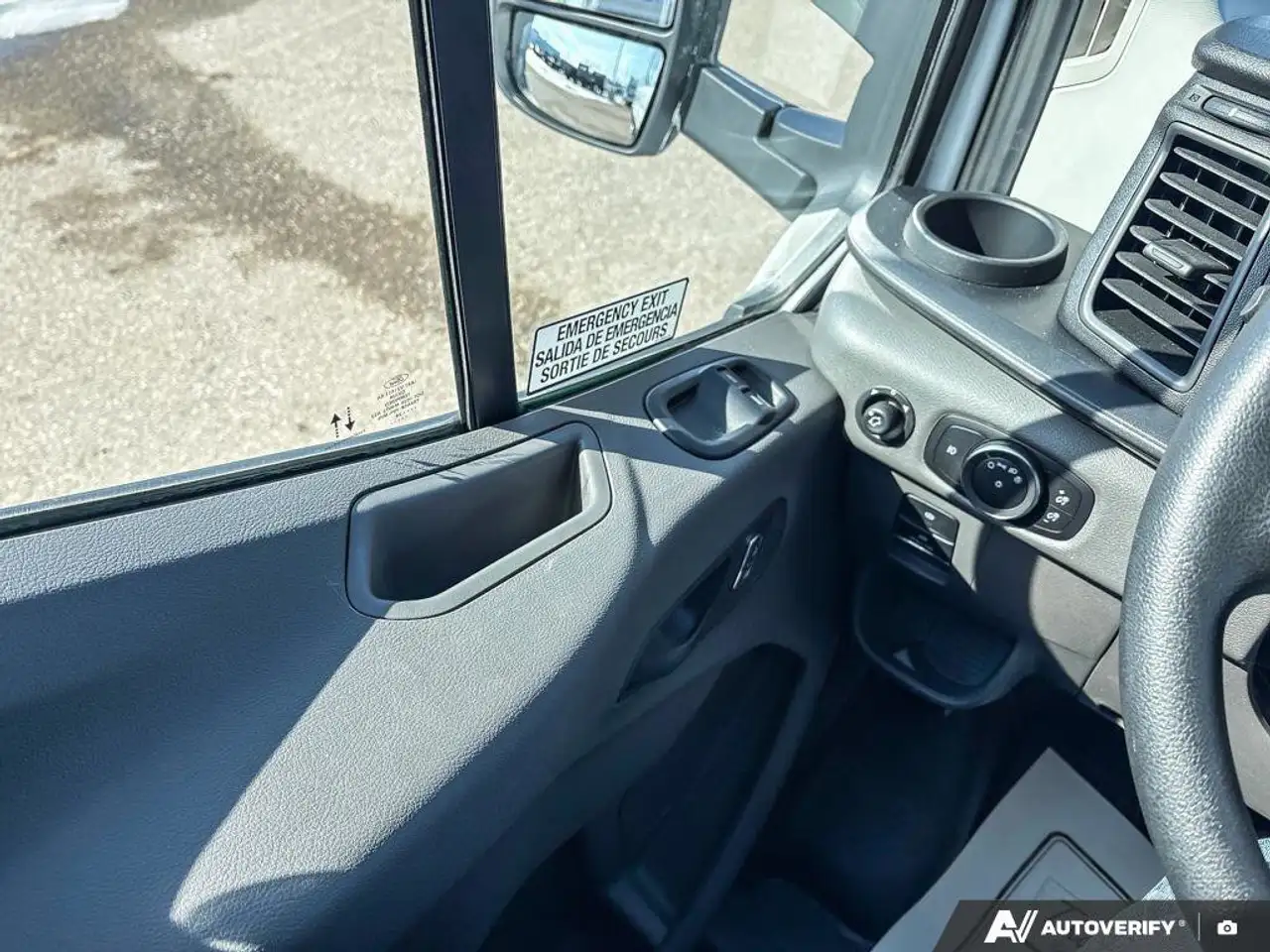 Ford Transit Passenger Wagon снимка Ford Transit Passenger Wagon