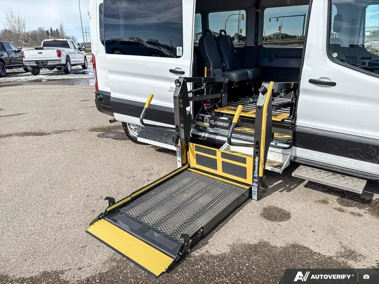 Ford Transit Passenger Wagon снимка Ford Transit Passenger Wagon