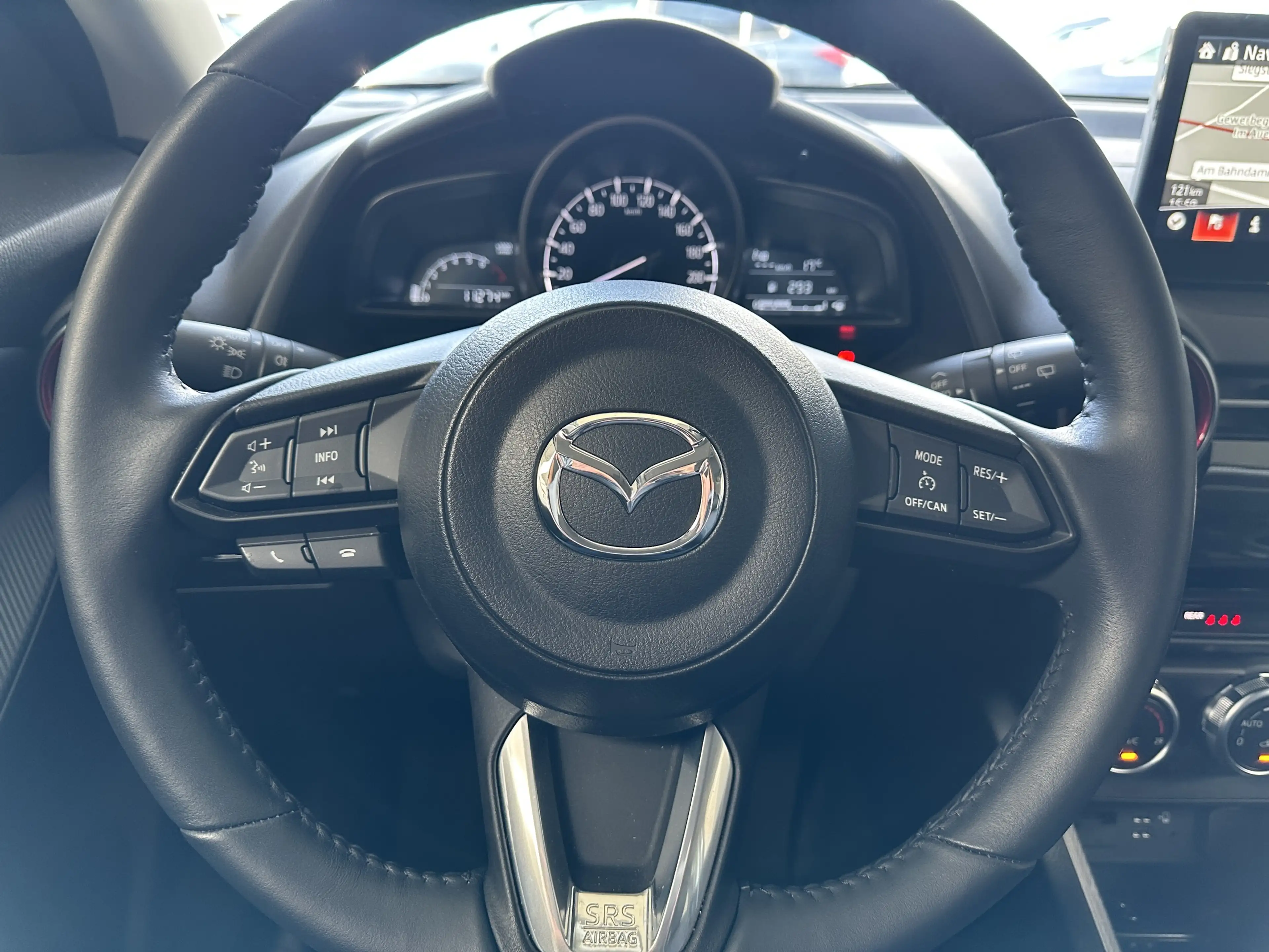 Mazda 2 Homura Navi LED Carplay Tempomat Kamera — photo 7