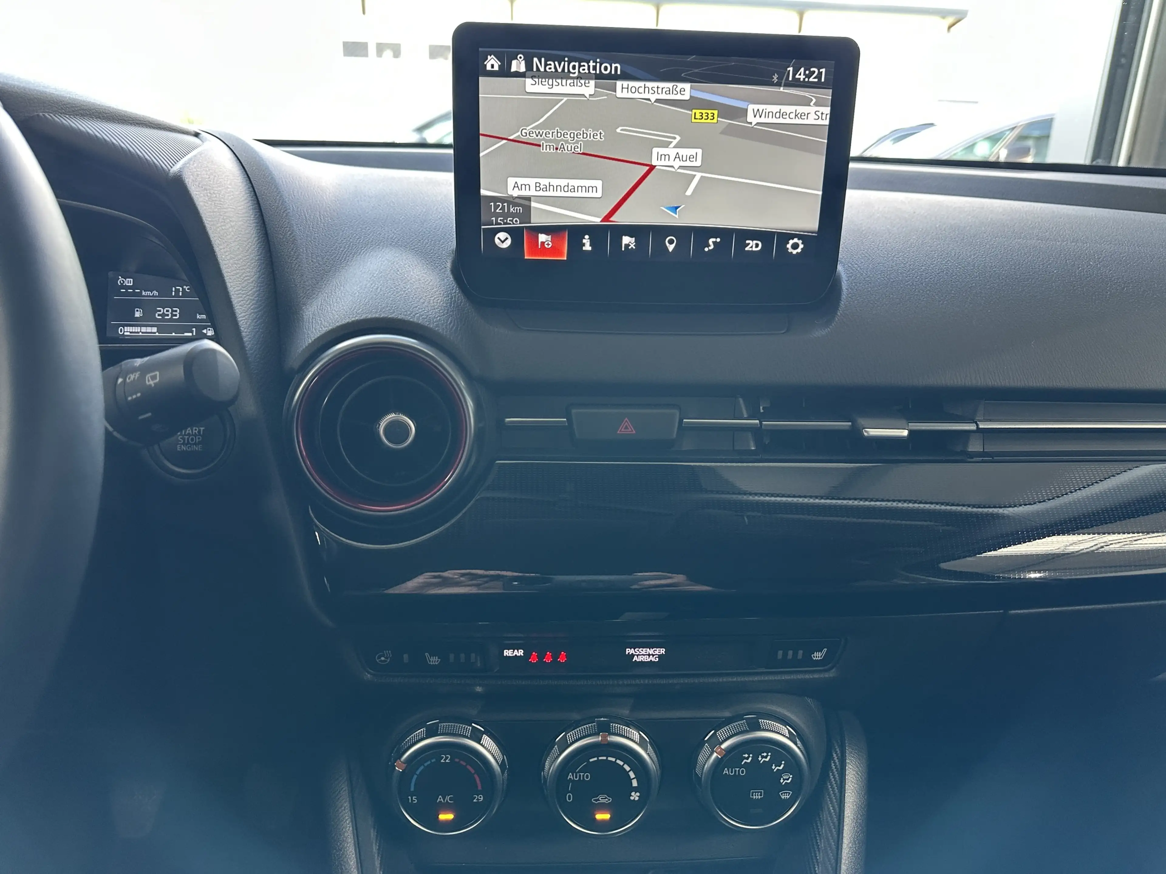 Mazda 2 Homura Navi LED Carplay Tempomat Kamera — photo 11