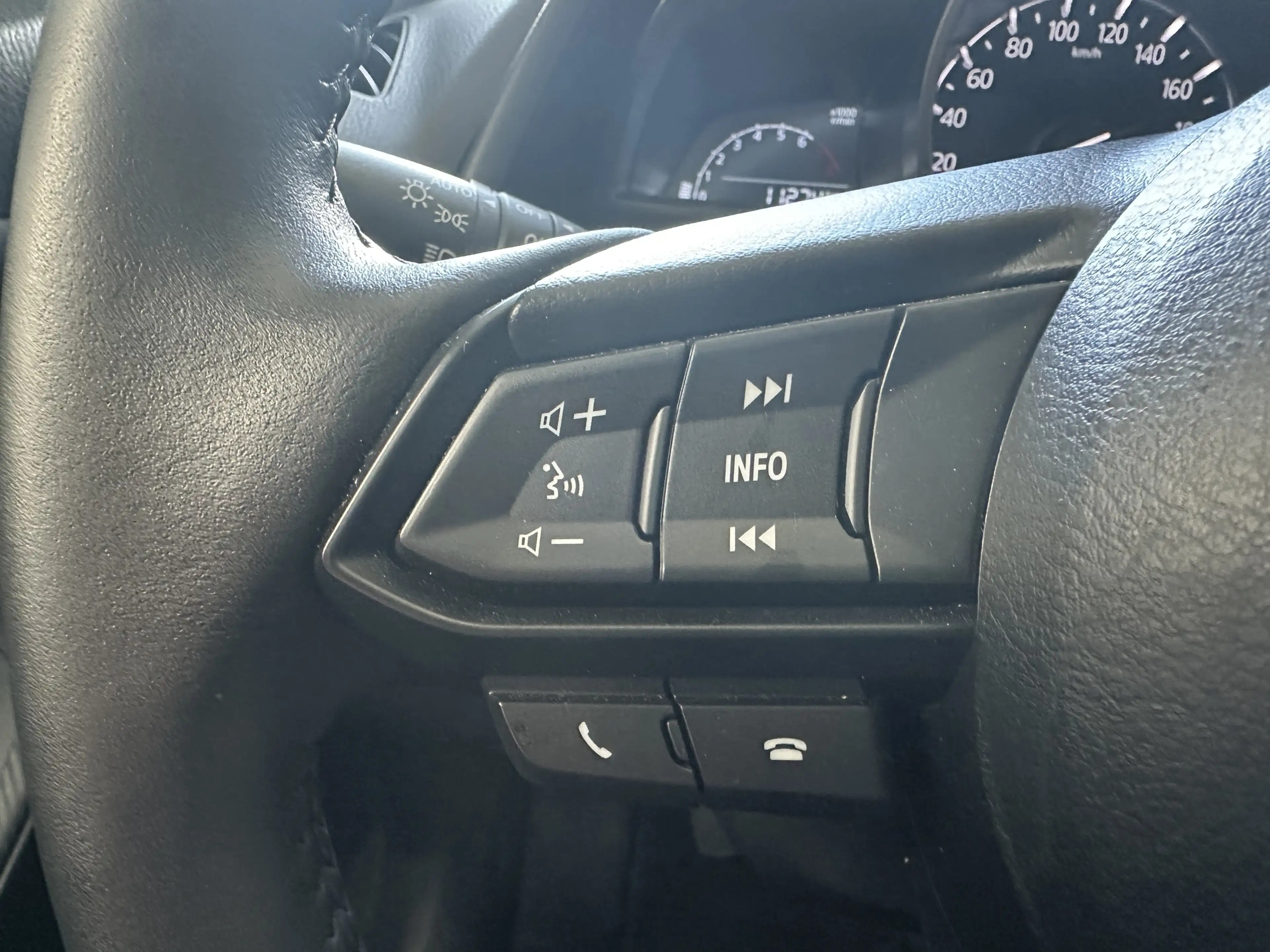 Mazda 2 Homura Navi LED Carplay Tempomat Kamera — photo 10