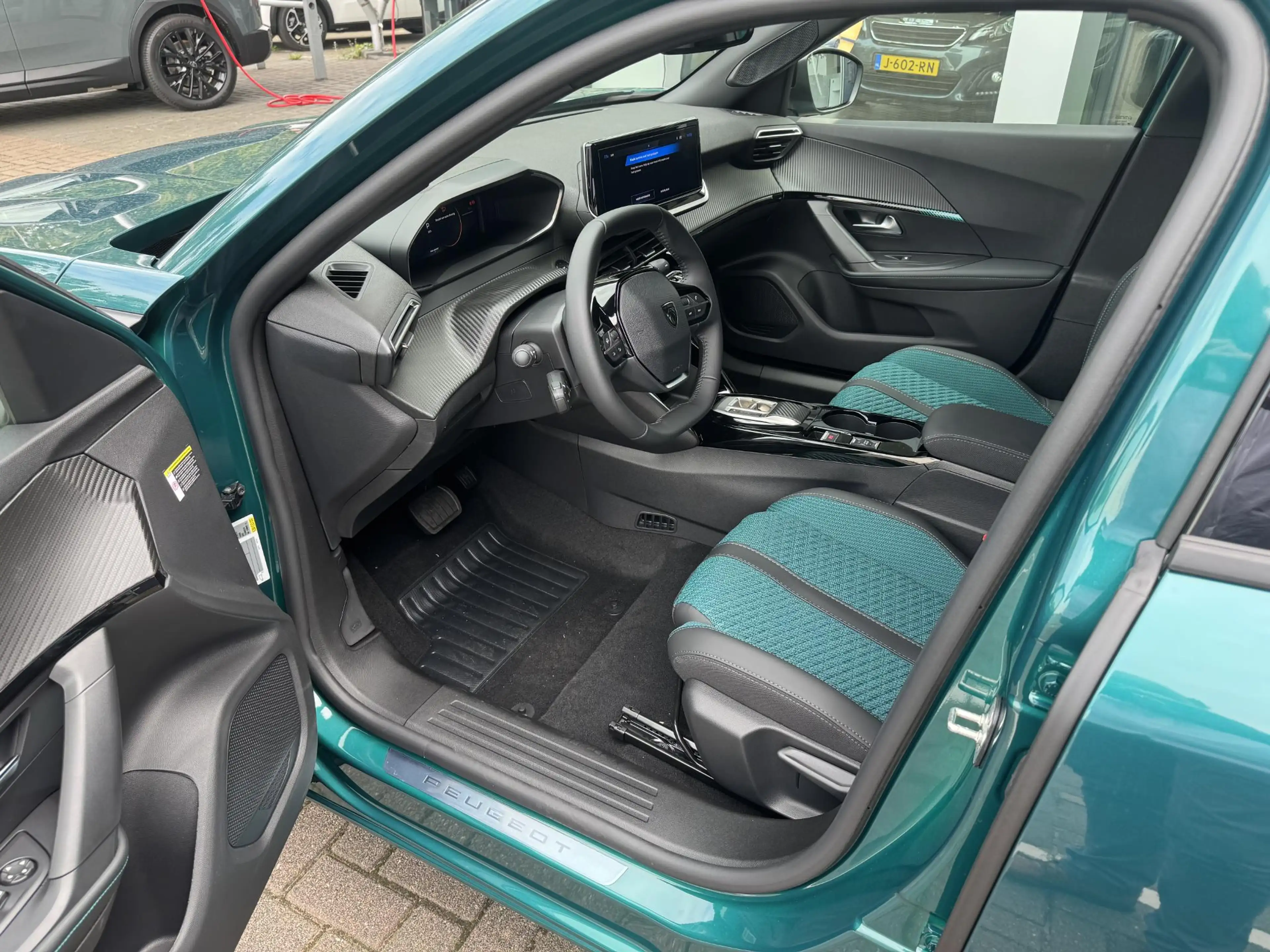 Peugeot e-2008 Envy EV 54kwh 156 e-2008 Envy EV 54 kwh 156 pk | A — photo 13