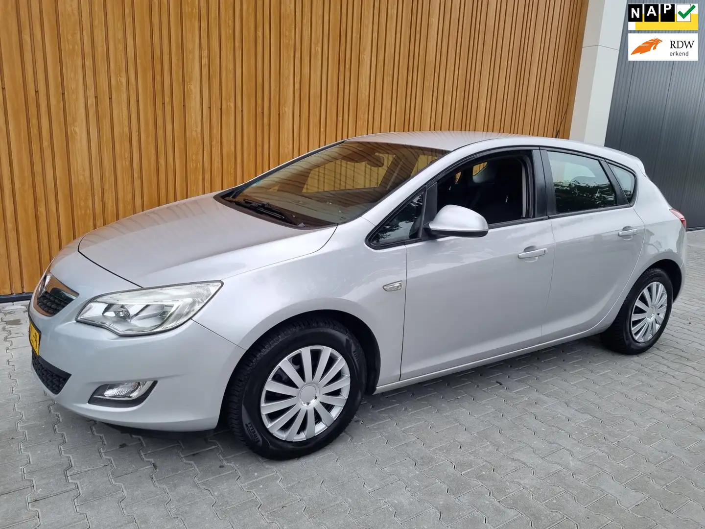 Opel Astra 1.4 TURBO EDITION + 5DRS + AIRCO + CRUISE Gris - 1