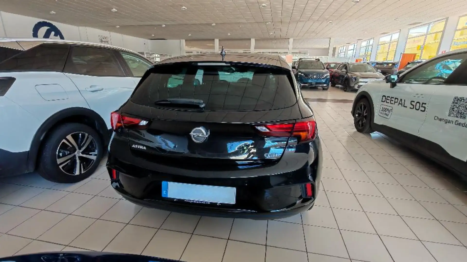Opel Astra 1.6 CDTI 100KW GSI LINE S/S 5P Negro - 2