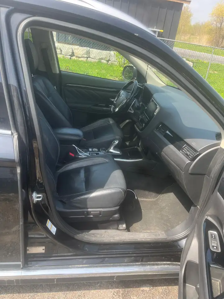Mitsubishi Outlander снимка Mitsubishi Outlander