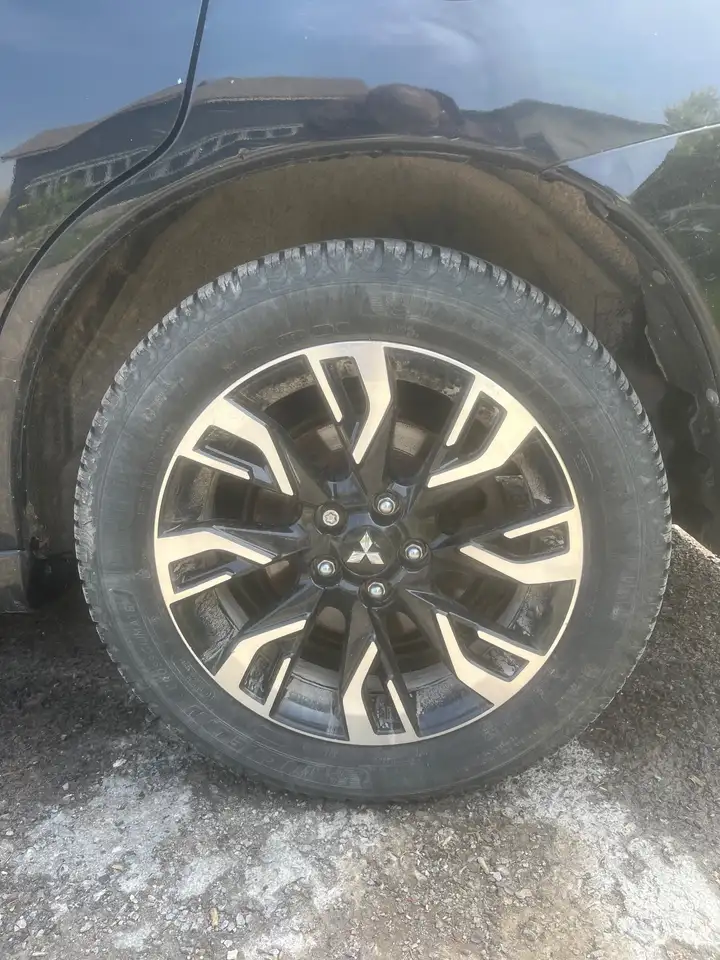 Mitsubishi Outlander снимка Mitsubishi Outlander