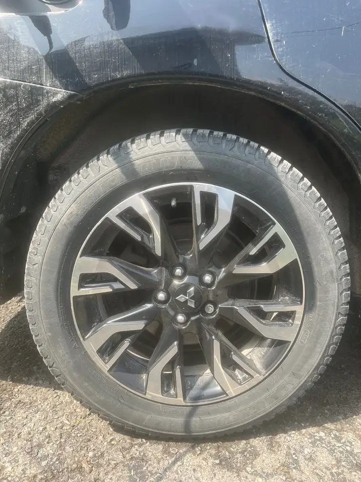 Mitsubishi Outlander снимка Mitsubishi Outlander