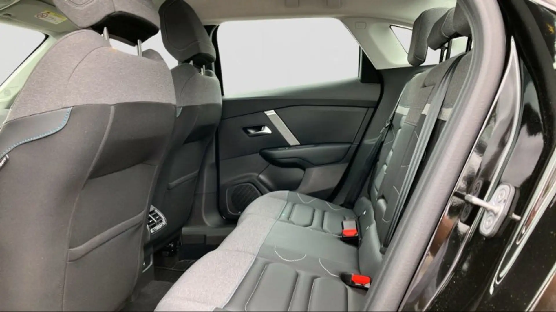 Citroen C4 X PureTech 130 S&S EAT8 Aut. Plus Schwarz - 2