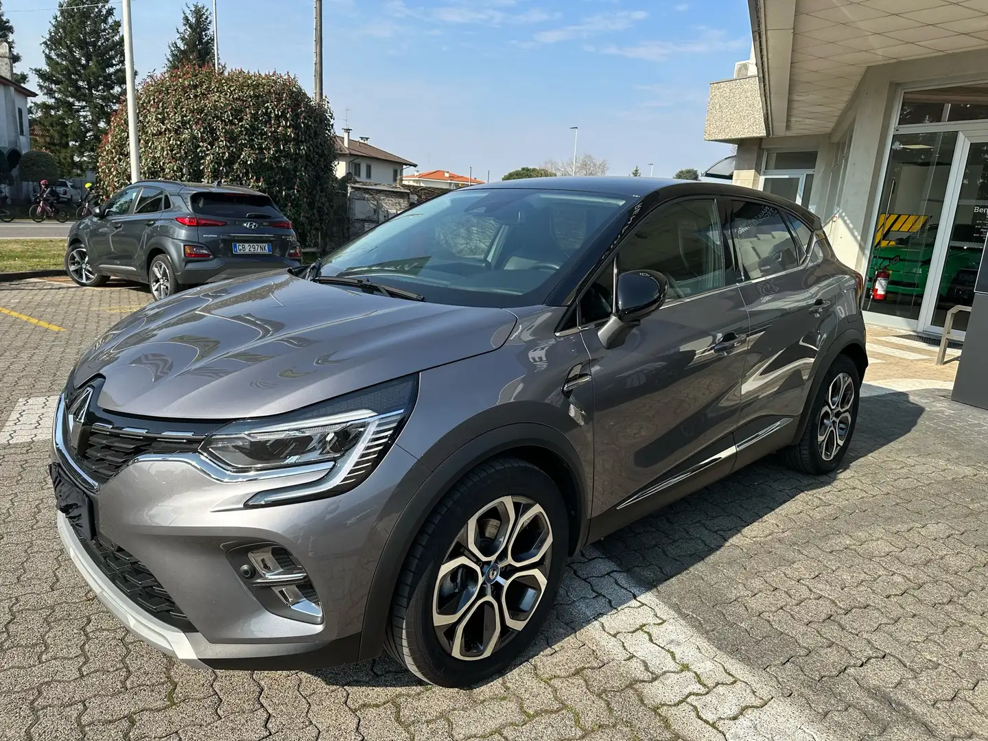 Renault Captur 1.6 E-Tech phev Intens 160cv auto Gris - 1