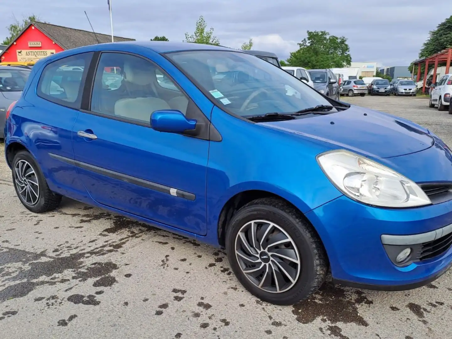 Renault Clio III 1.4 i 98 cv Bleu - 2