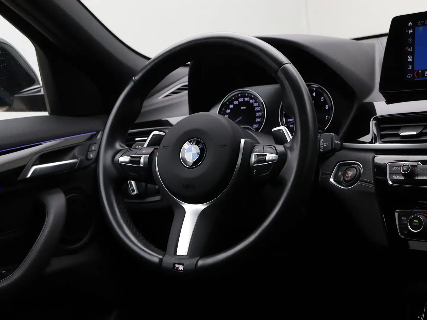 BMW X2 sDrive20i M-Sport- Panoramak -Trekhaak - Head up Grijs - 2