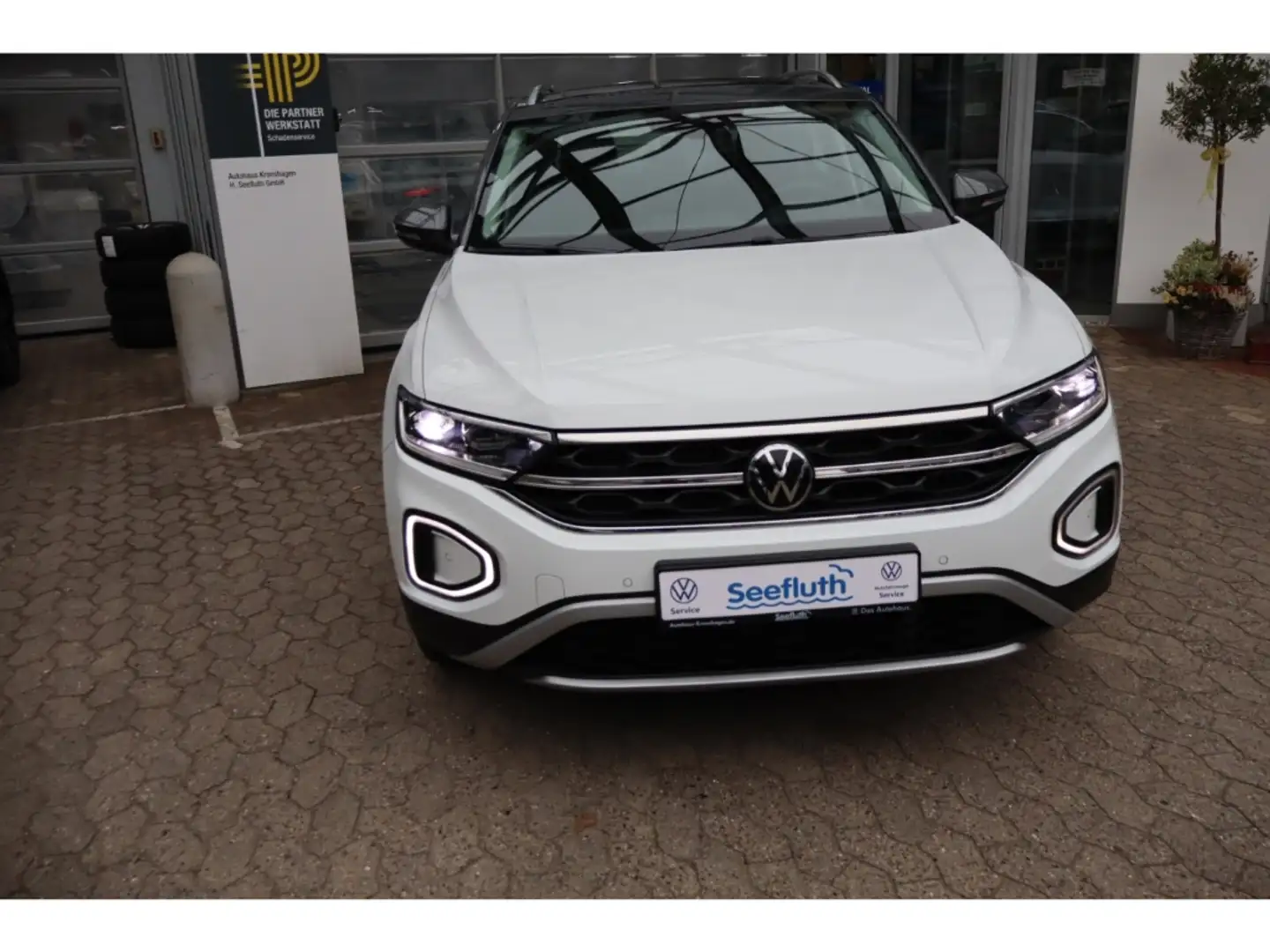 Volkswagen T-Roc 1.5 TSI Style PanoDach RFK Sitzhzg. AHK Blanc - 2
