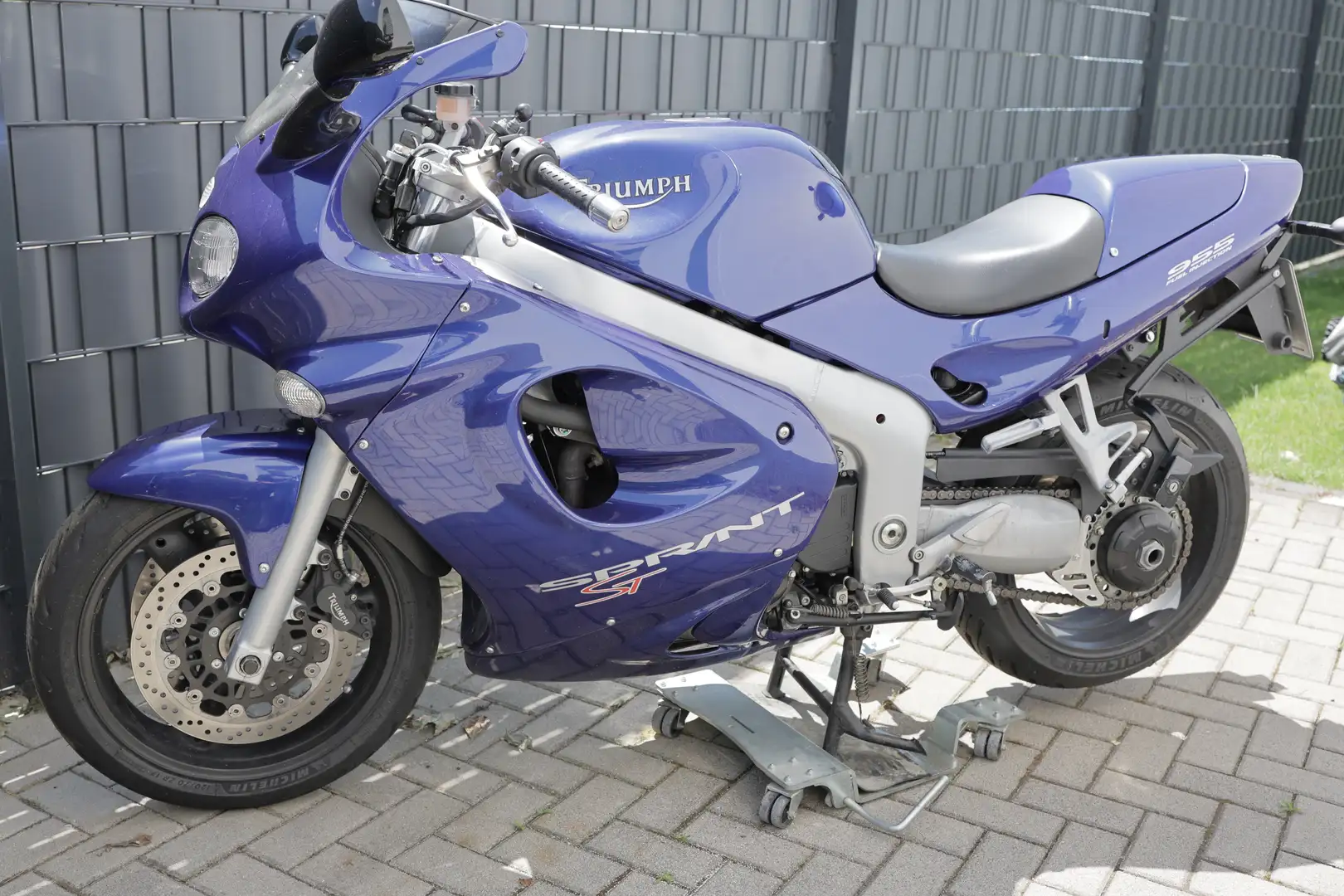Triumph Sprint ST Blue - 2