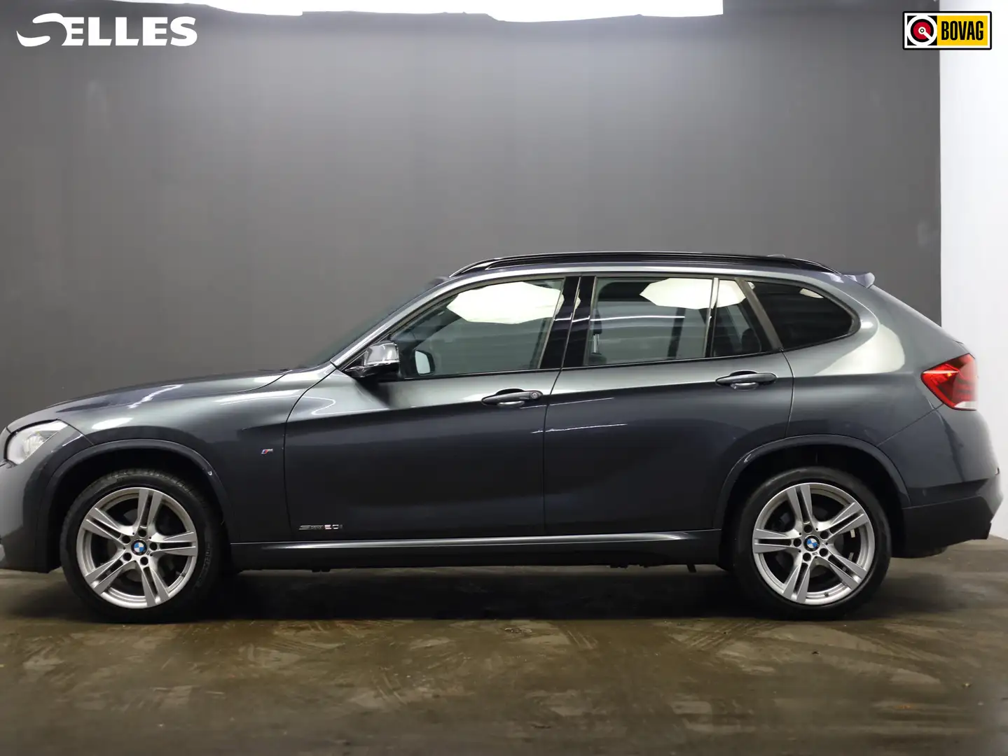 BMW X1 sDrive20i High Executive | Trekhaak | Panoramadak Grijs - 2