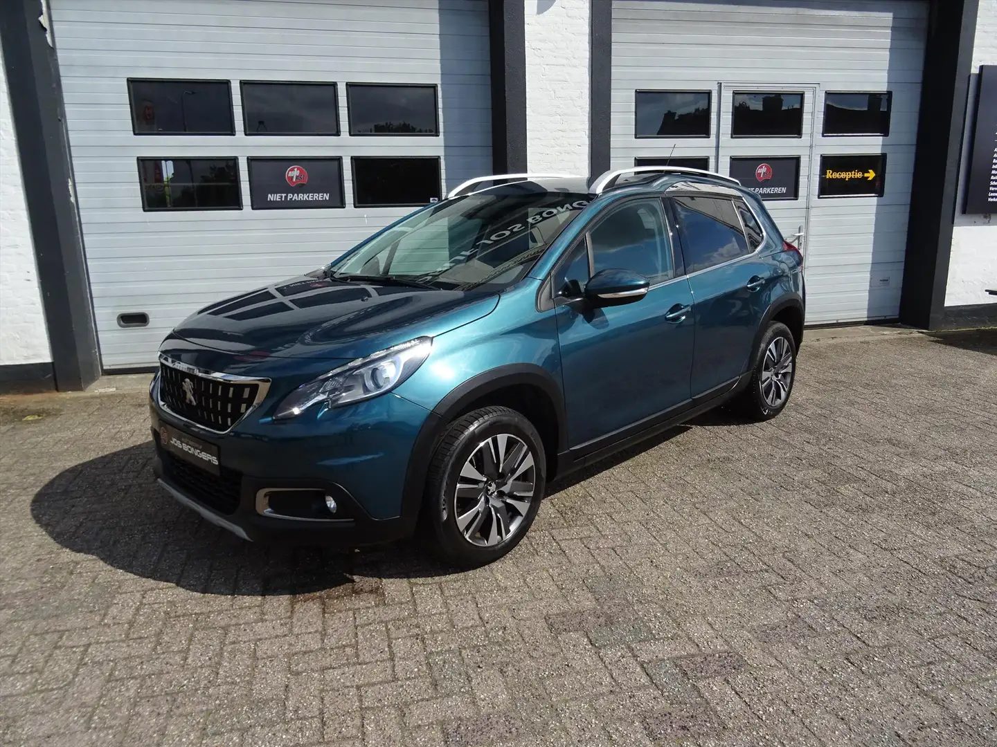 Peugeot 2008 1.2 PureTech 130pk Active Groen - 1