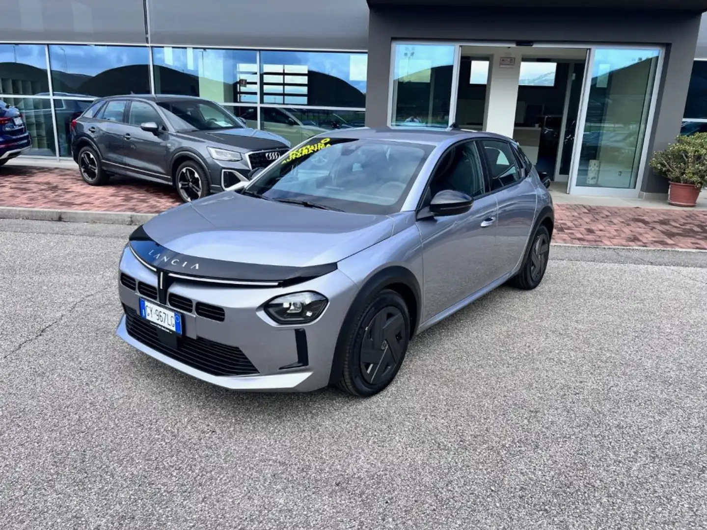Lancia Ypsilon Hybrid e-DCT / Grigio Granito Grigio - 1