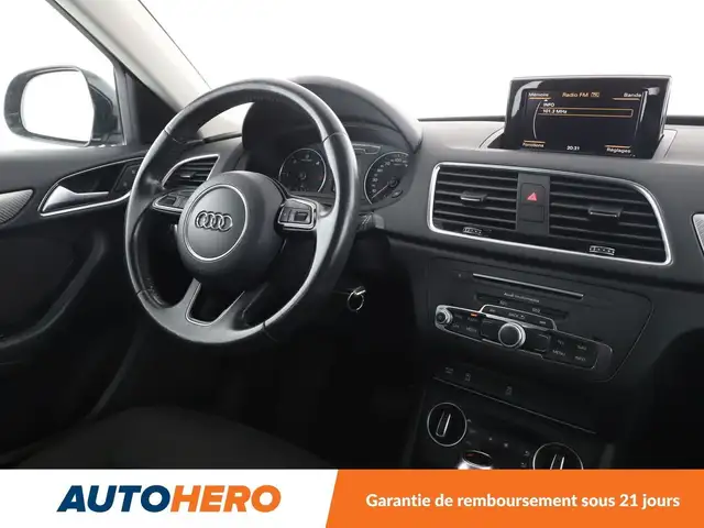 Audi Q3 view 13