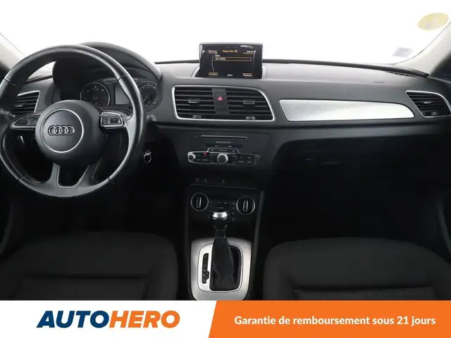 Audi Q3 view 12