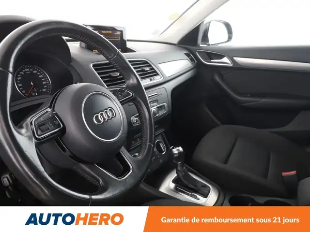 Audi Q3 view 11