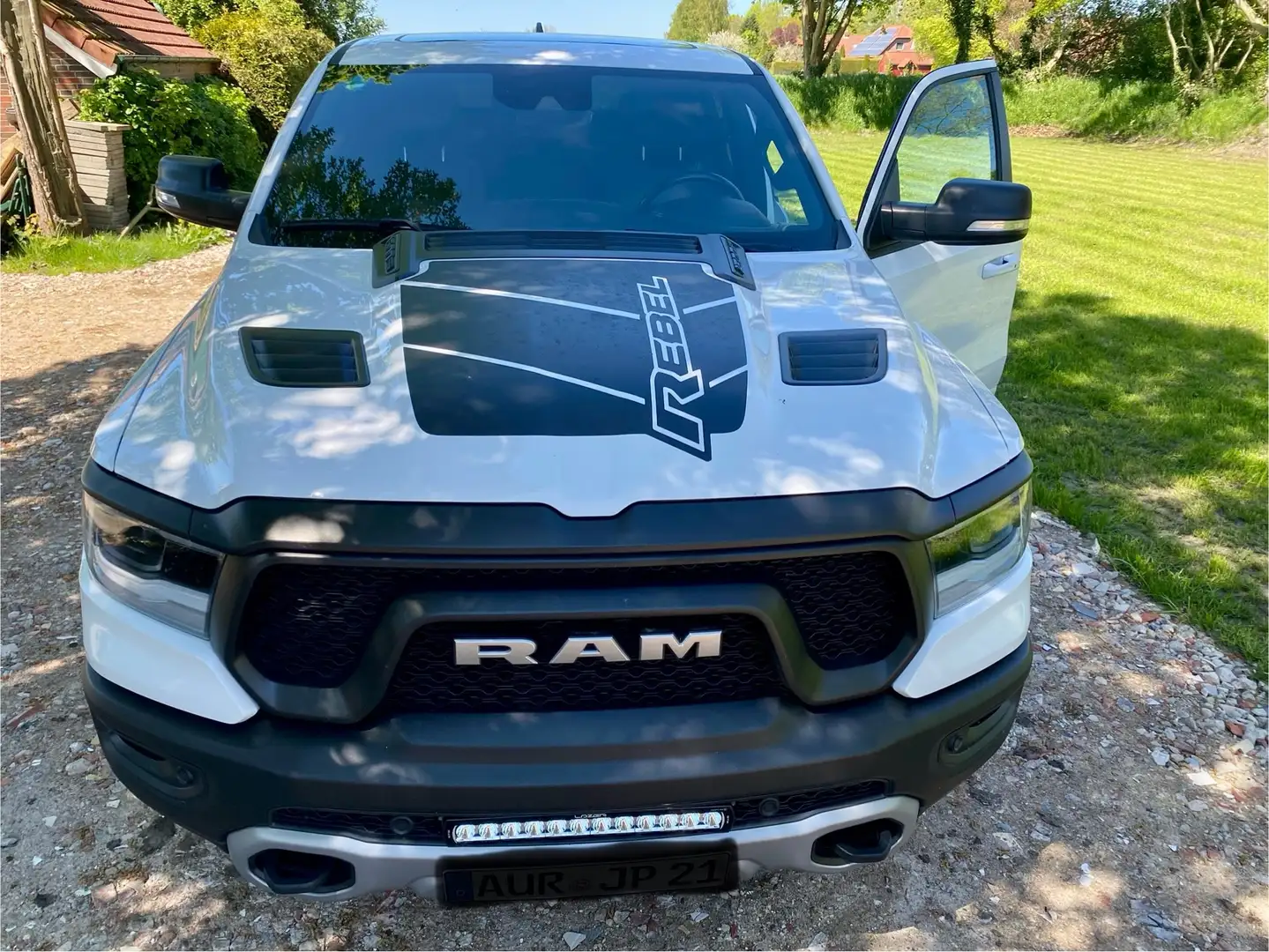 Dodge RAM 1500 CrewCab - Luft -  Gas 180 l - Pano - Tailgate Weiß - 1