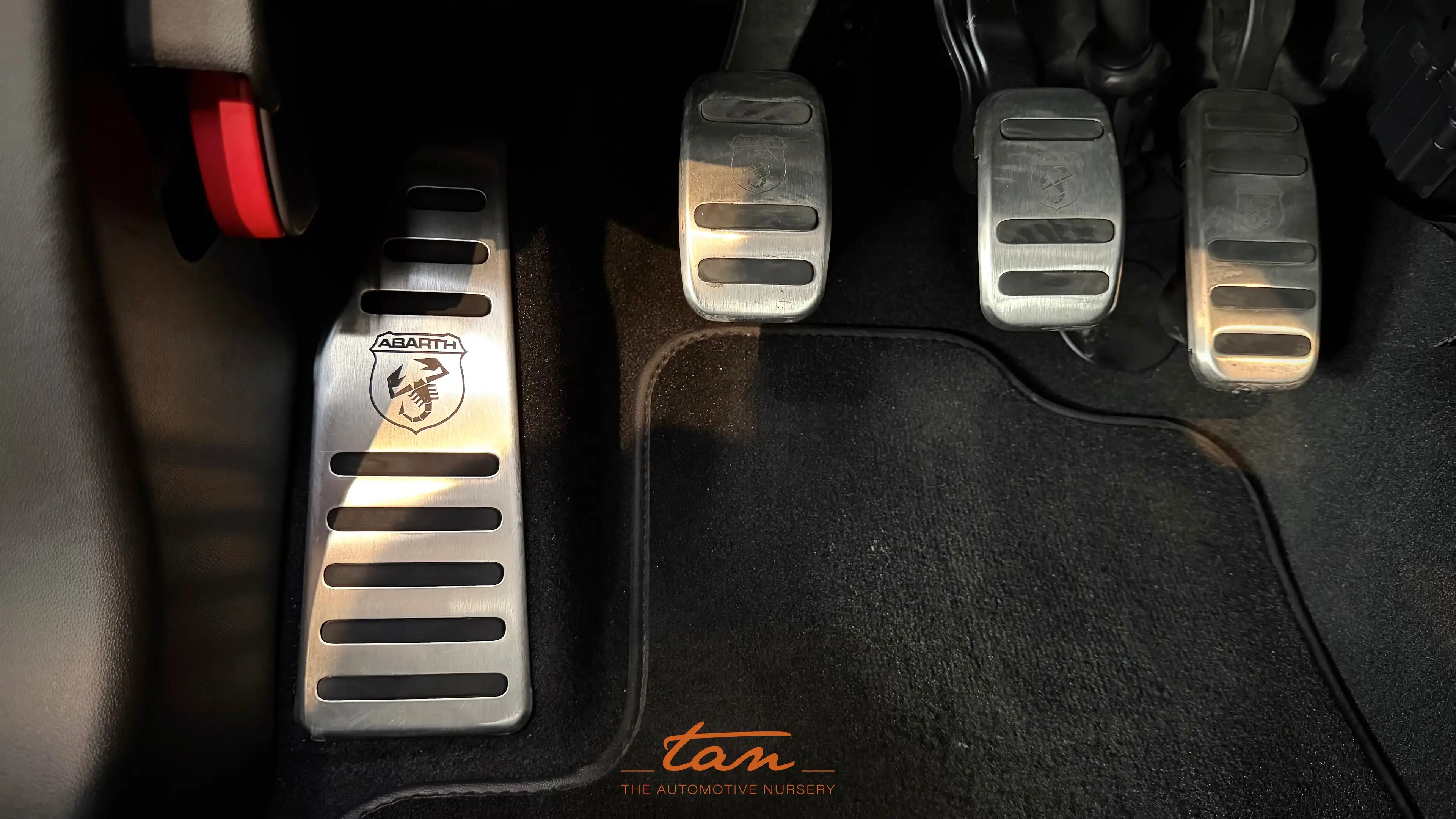 Abarth 695 695 1.4 T-Jet 75 Anniversario (EU6.4) — photo 24