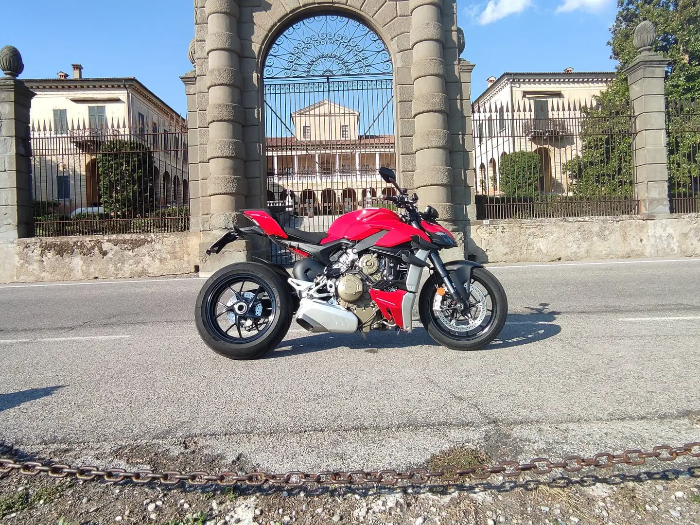 Ducati Streetfighter 4 Rosso - 2