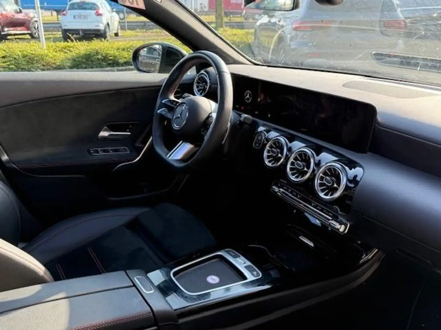 Mercedes-Benz A 180 AMG Line *pano dak - 2