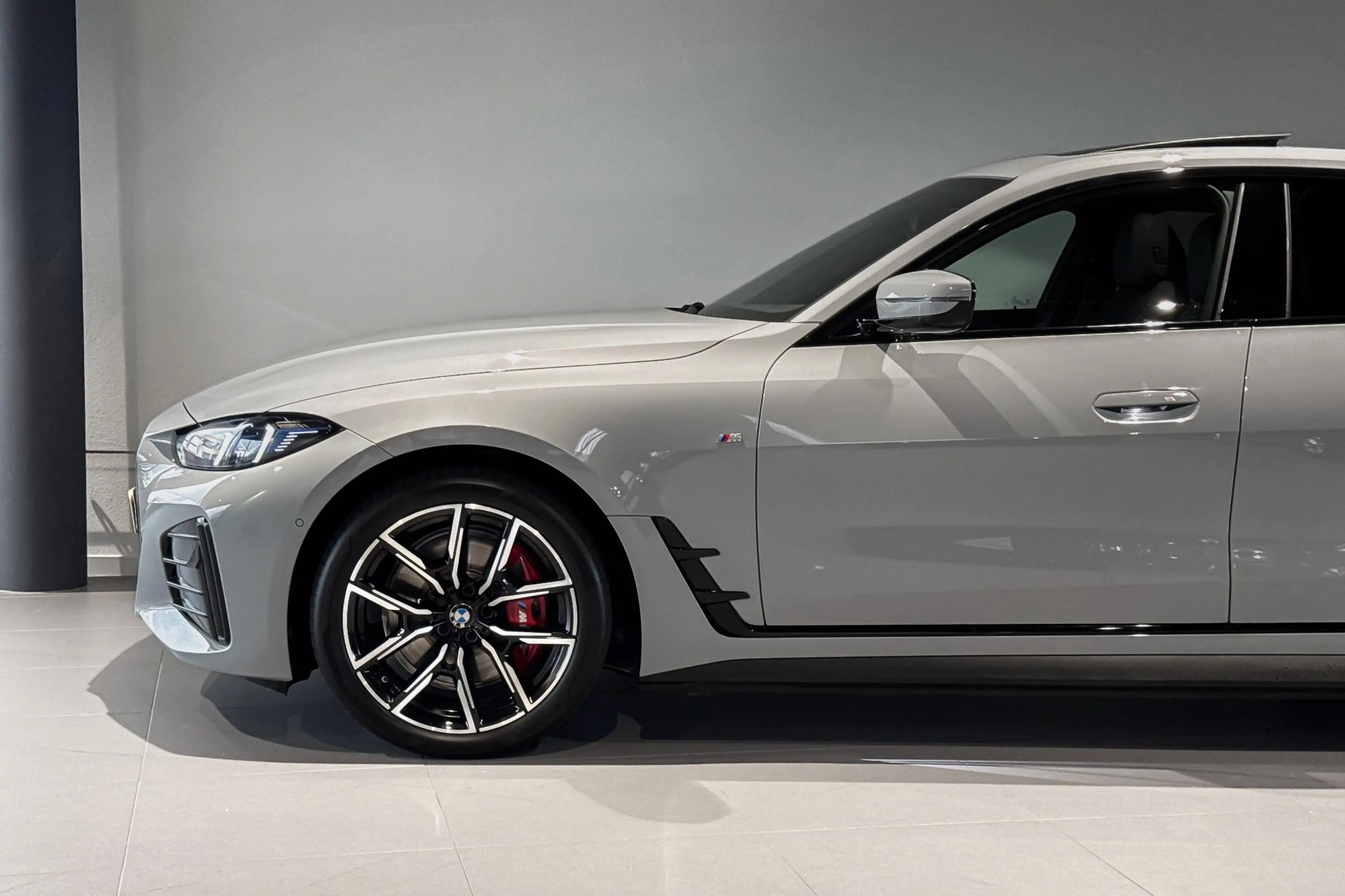 BMW i4 eDrive40 84 kWh | M Sport Pro | Glazen schuif-/kan — photo 4