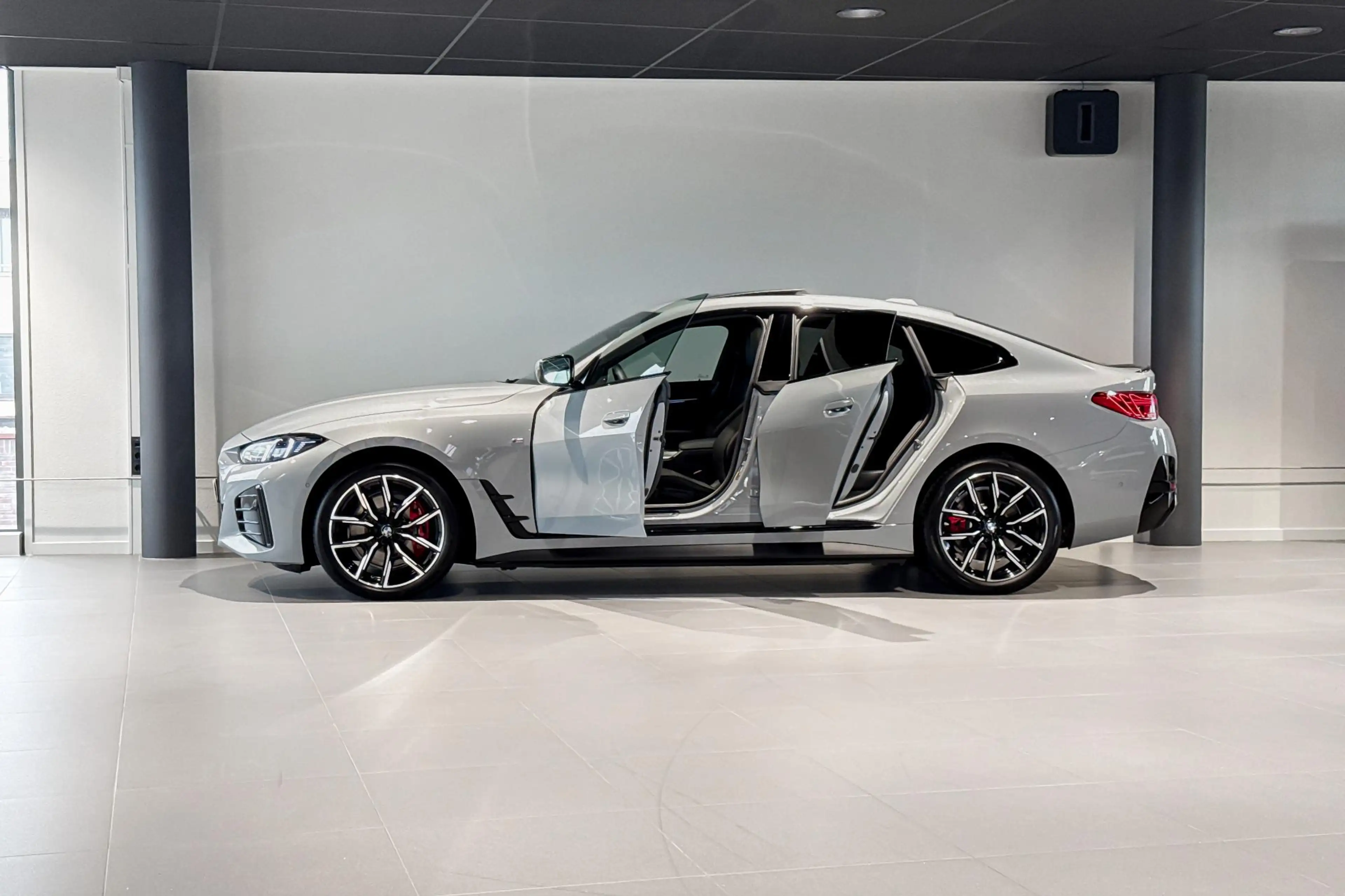 BMW i4 eDrive40 84 kWh | M Sport Pro | Glazen schuif-/kan — photo 3