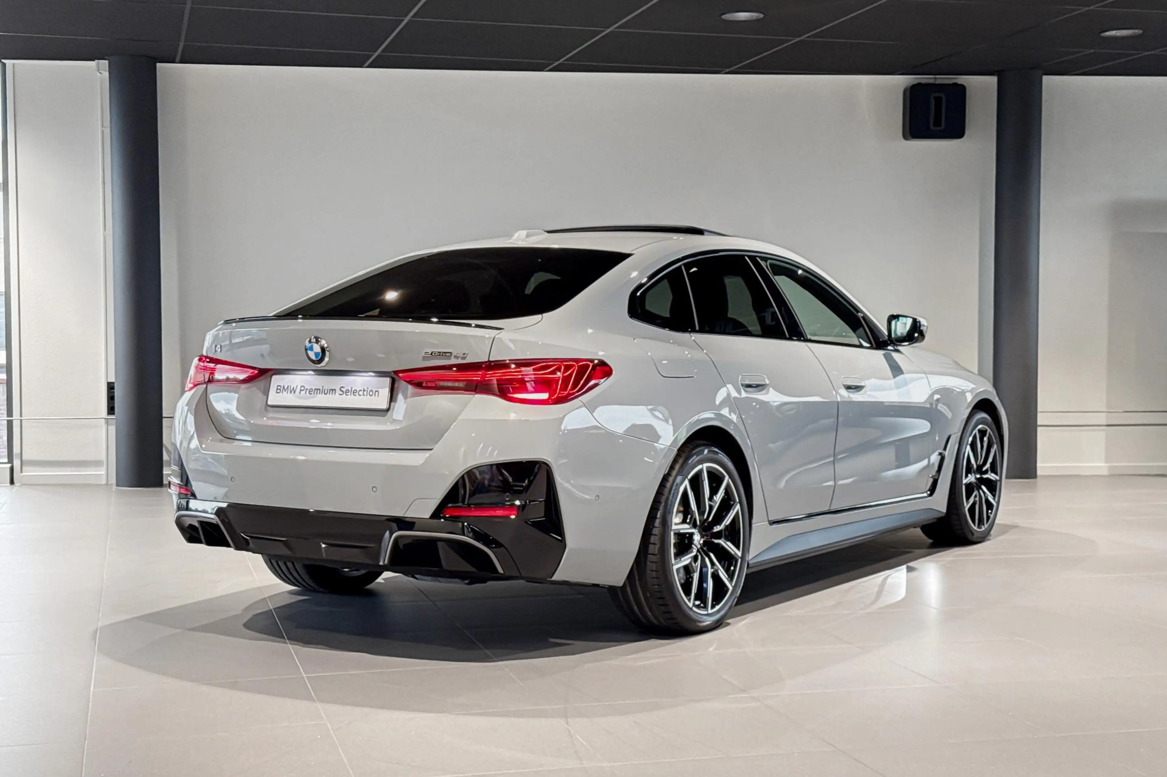 BMW i4 eDrive40 84 kWh | M Sport Pro | Glazen schuif-/kan — photo 6