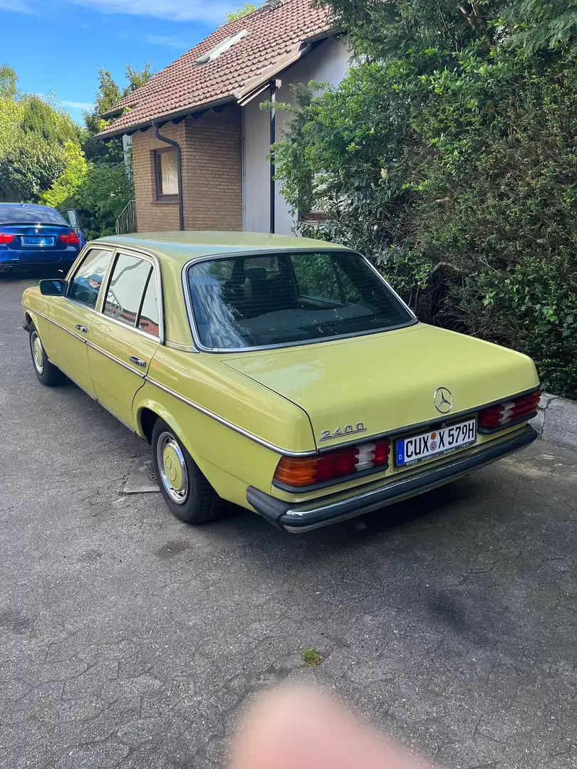 Mercedes-Benz 240 D - 2