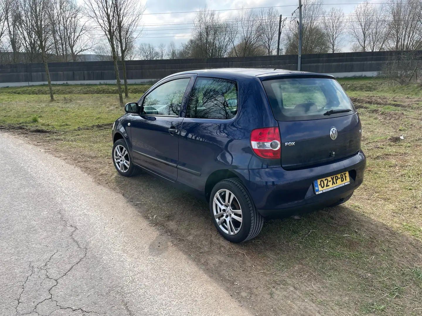 Volkswagen Fox 1.4 Trendline Azul - 2