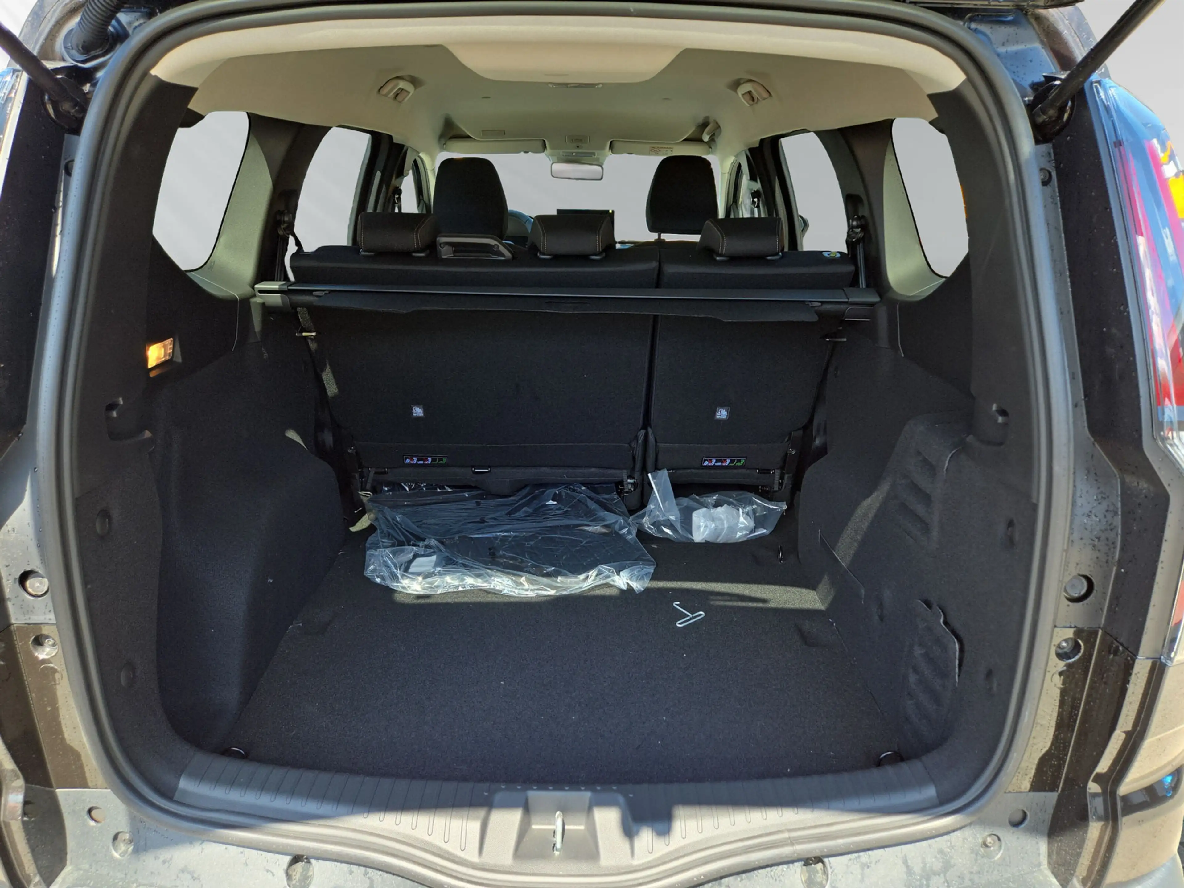 Dacia Jogger Extreme hybrid 155 — photo 6