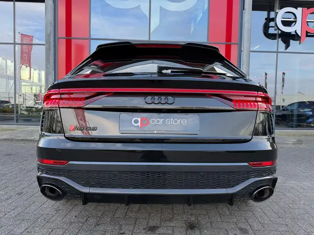 Audi RS Q8 view 6