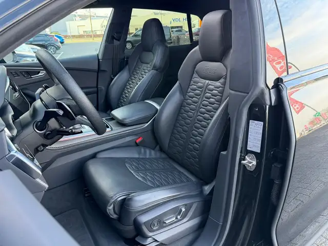 Audi RS Q8 view 14