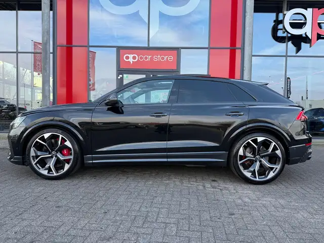 Audi RS Q8 view 4