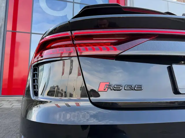 Audi RS Q8 view 7