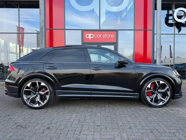 Audi RS Q8 view 5