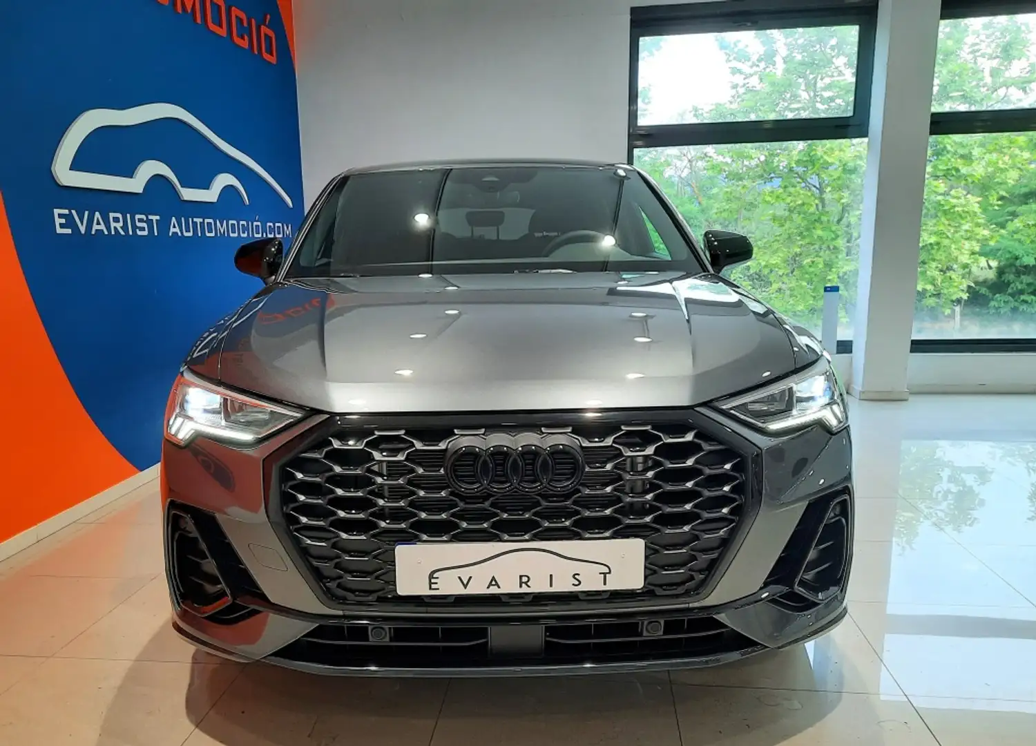 Audi Q3 Sportback 35 TDI Black line S tronic Gris - 2