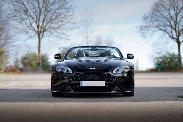 Aston Martin Vantage V12 Vantage S