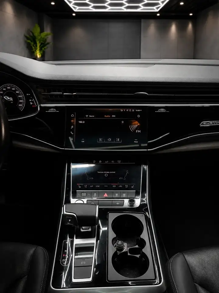 Audi Q8 fotografie Audi Q8