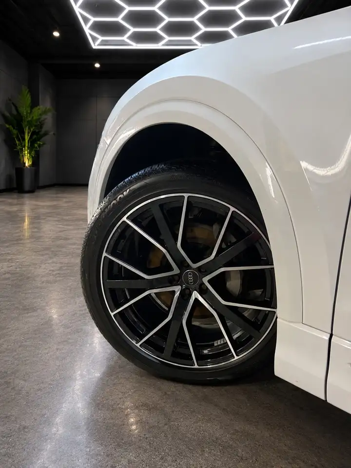 Audi Q8 fotografie Audi Q8