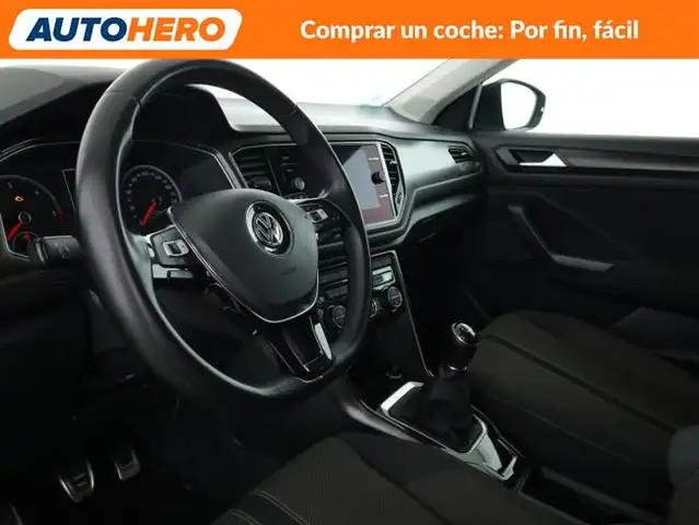 Volkswagen T-Roc view 12