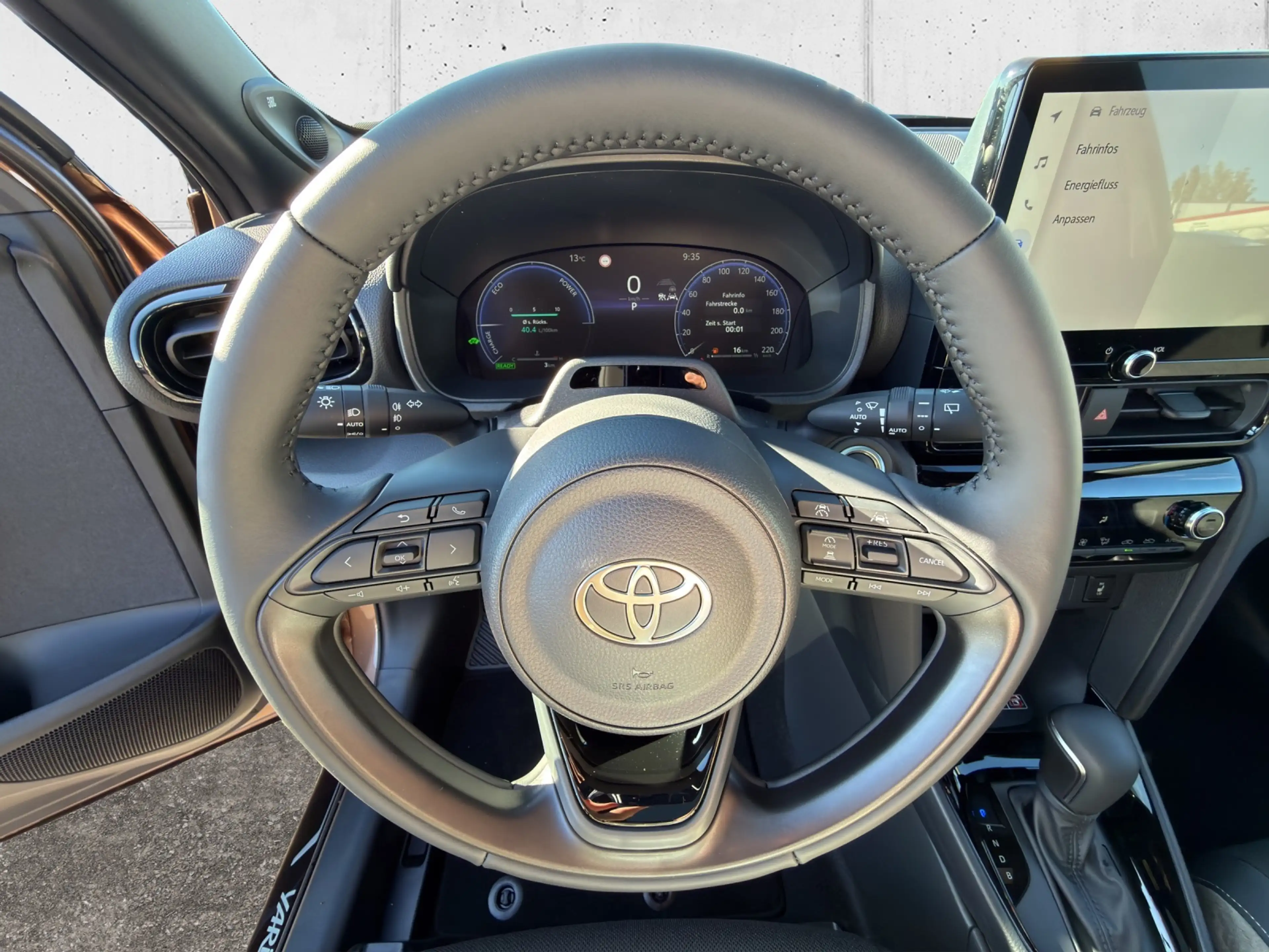 Toyota Yaris Cross HYBRID AWD Lounge Premium Paket Panoramadach 5t. — photo 11