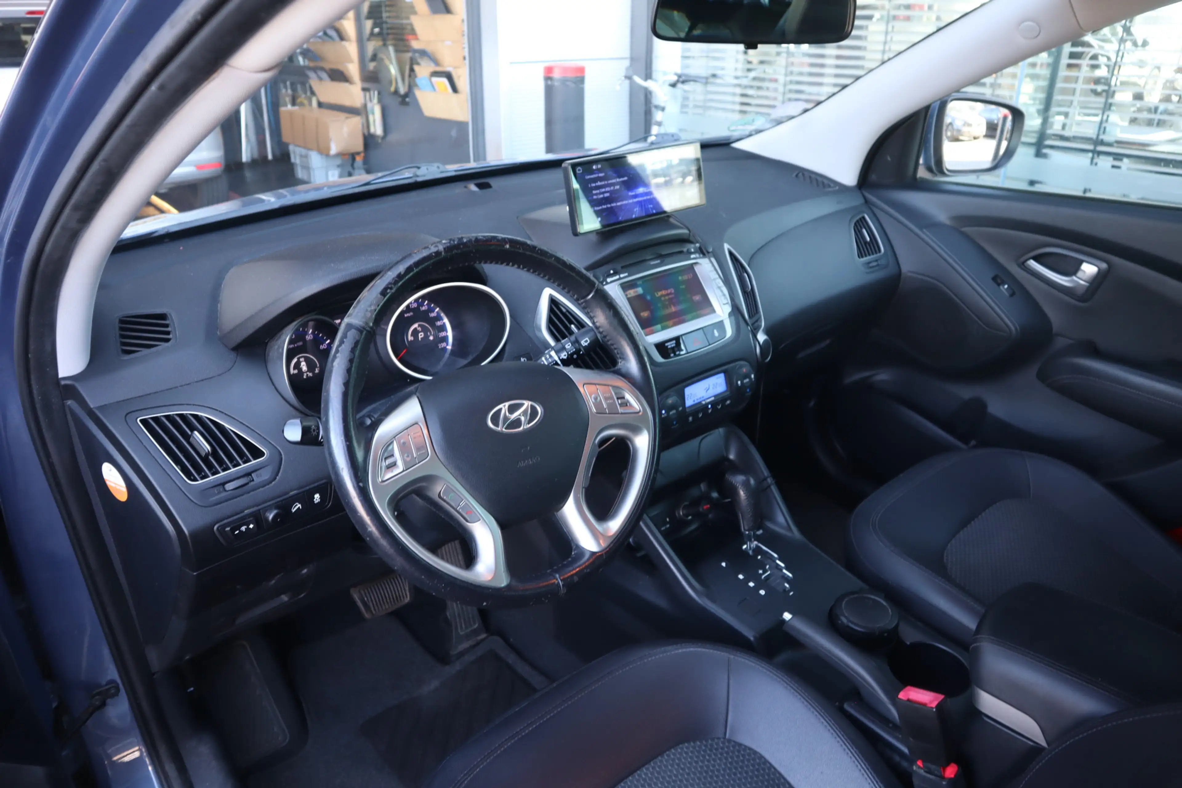 Hyundai iX35 2.0i Business Edition — photo 8