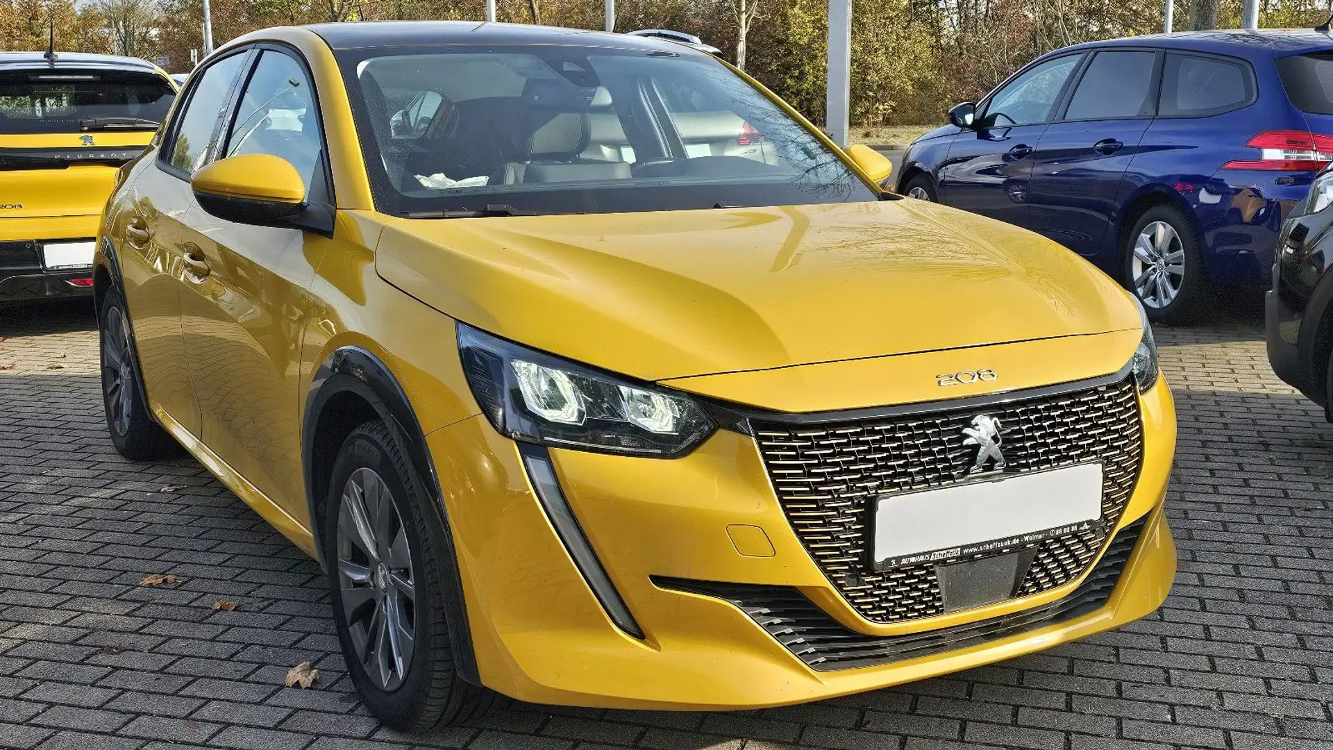 Peugeot 208 e- Allure, Panoramadach Gelb - 1