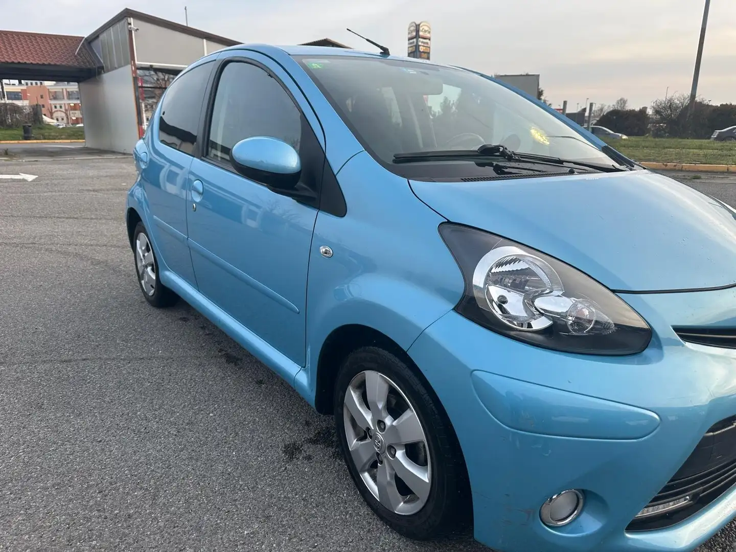 Toyota Aygo Aygo 5p 1.0 Lounge connect m-mt Azul - 2