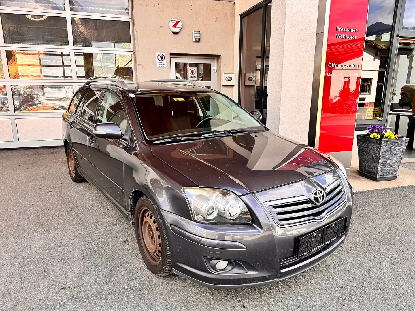 Toyota Avensis 1,8 VVT-i Linea Sol !!! Privatverkauf/ Exportfa... Grau - 1