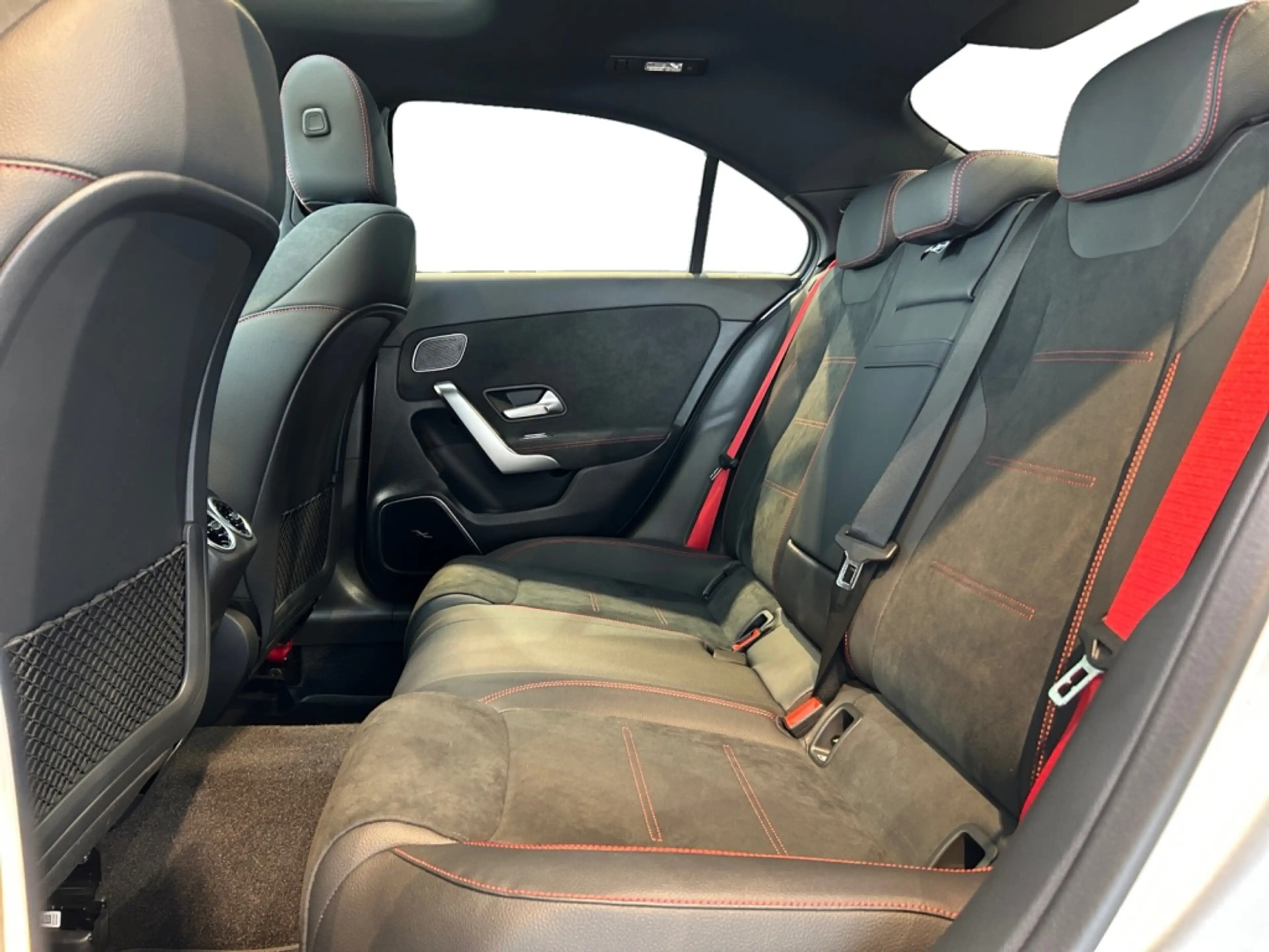Mercedes-Benz A 35 AMG AMG A 35 4matic Limousine AMG+MBUX+Burm+MBeam — photo 12